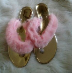 Pink faux fur sandals